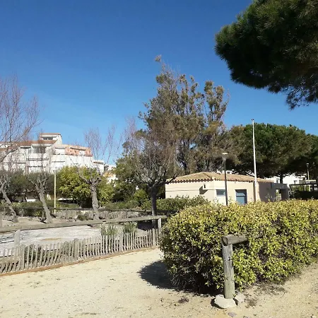 La Marine-bord De Mer-terrasse-parking